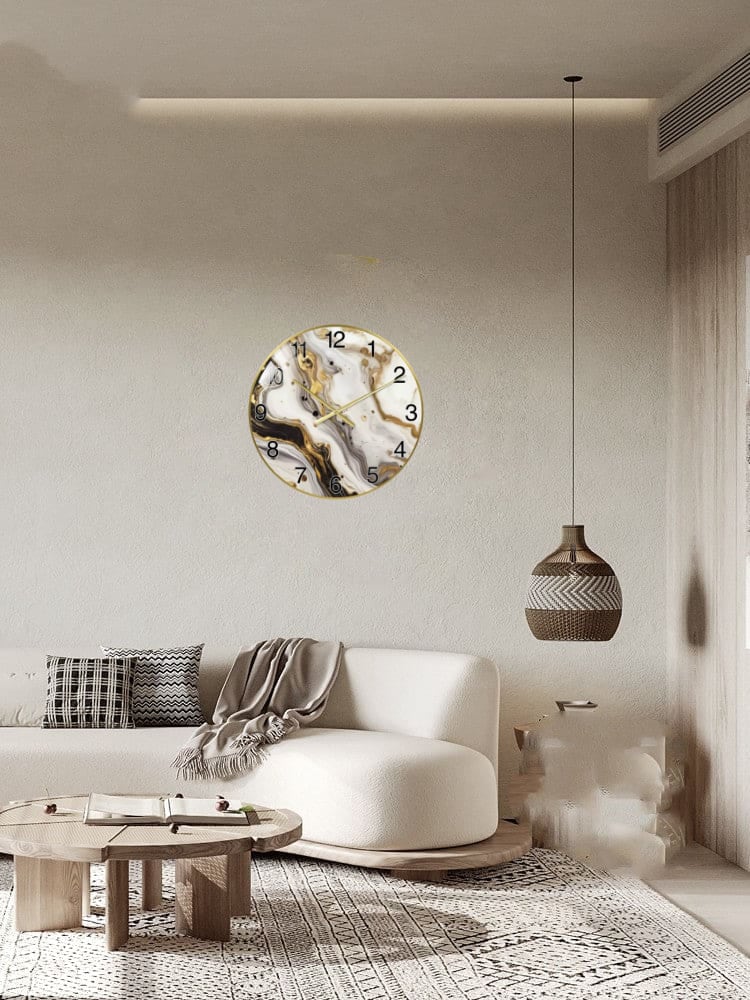 Moderní skleněné nástěnné hodiny s mramorovým designem