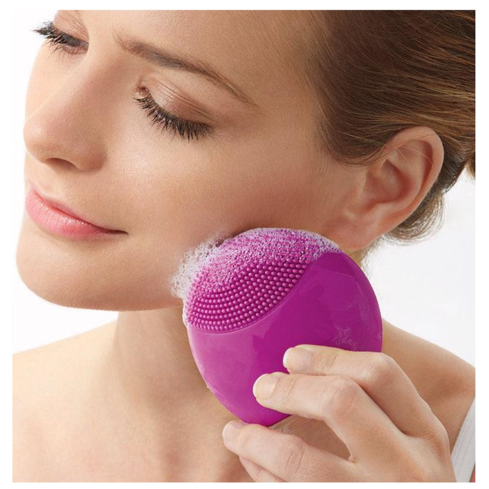 Zařízení na čištění a masáž obličeje