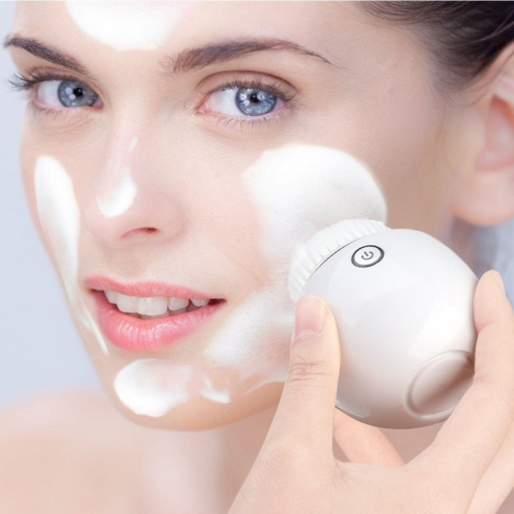 Vibrační přístroj pro hloubkové čištění obličeje